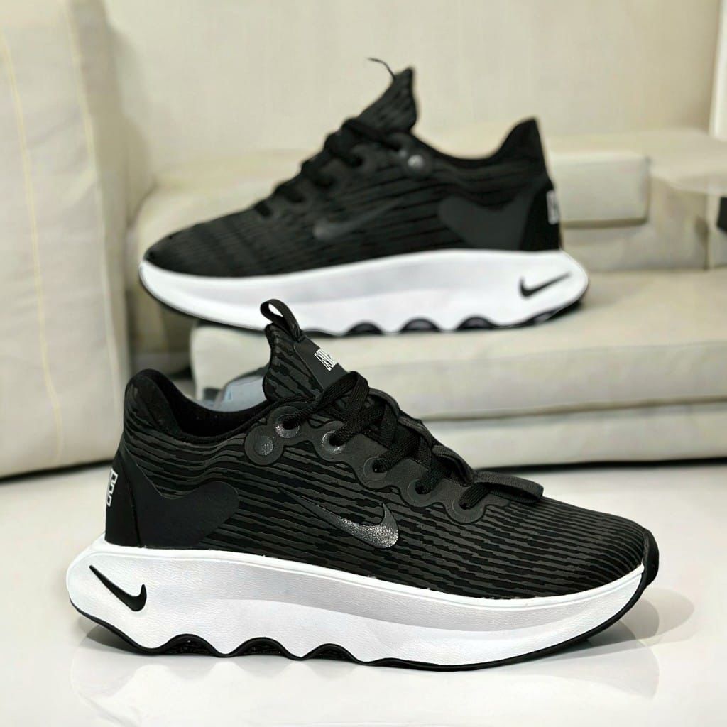 NIKE MOTIVA
