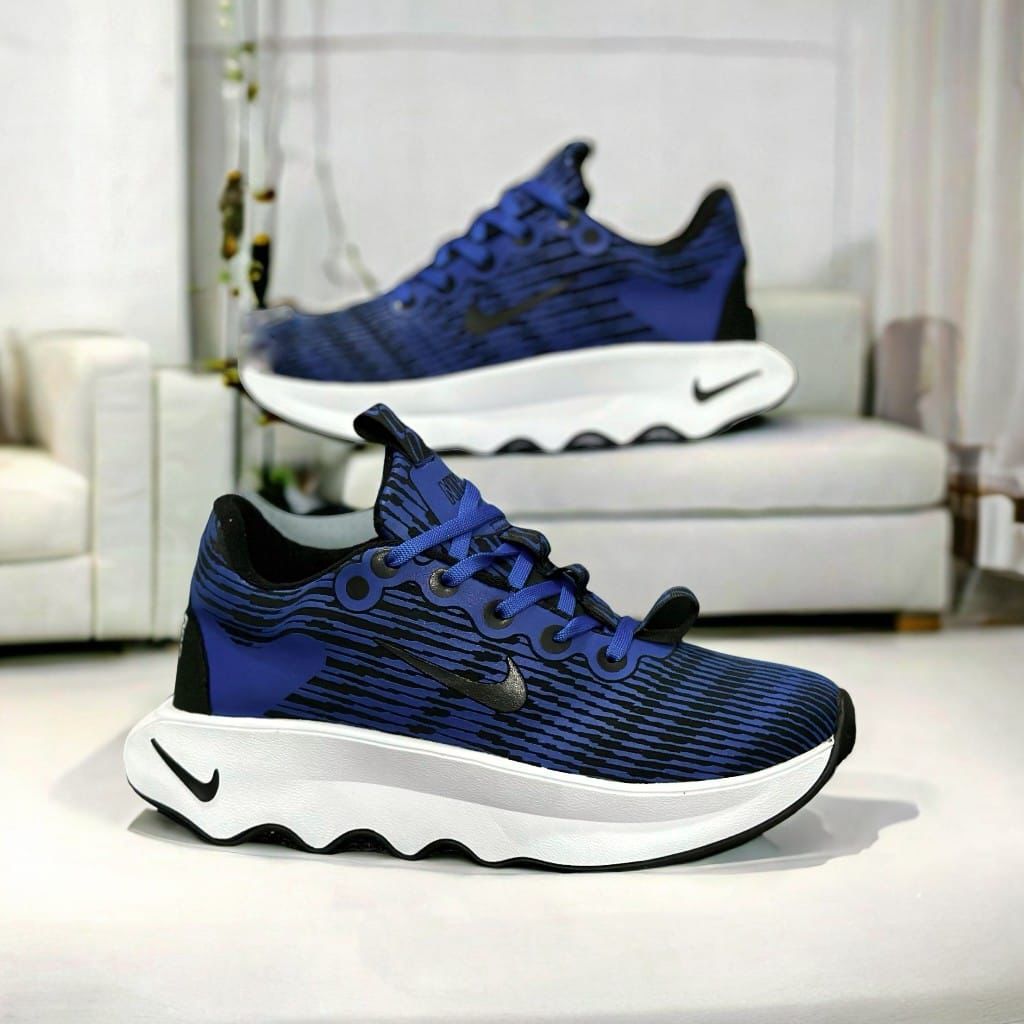 NIKE MOTIVA