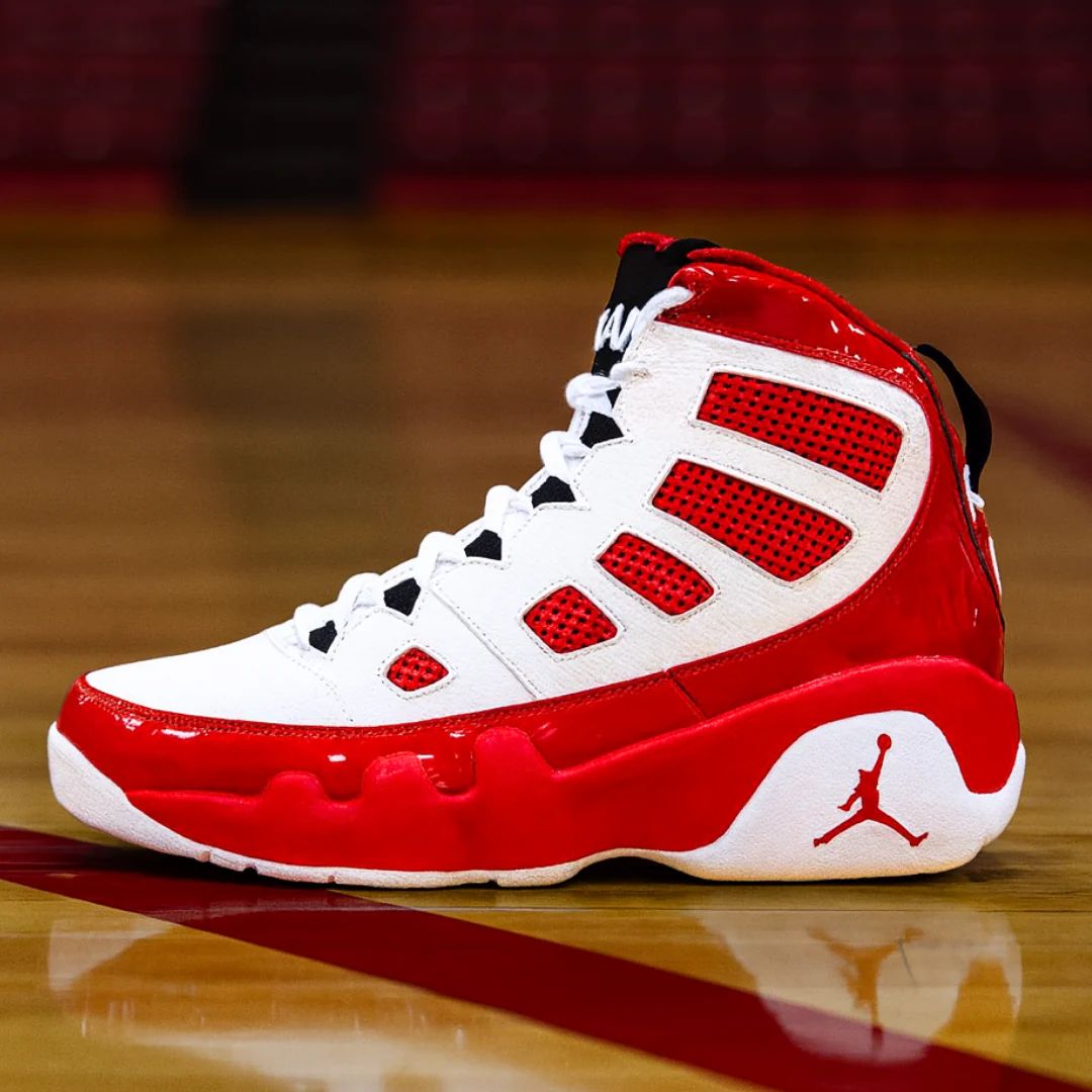 BOTA JORDAN RETRO 9